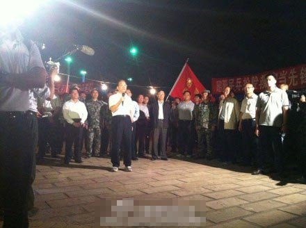 溫家寶看望彝良受災群眾 地震已致80死795傷