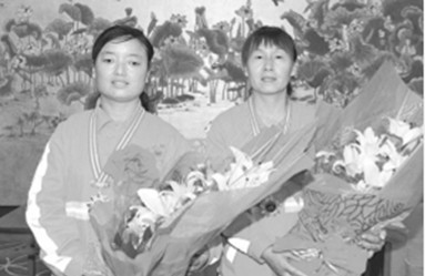 圖左為陳紅，圖右為韋青。