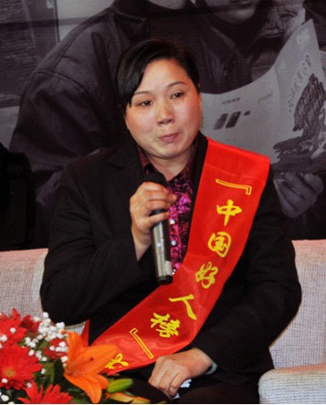 "堅強媽媽"曾菊英:1個人 6只腳