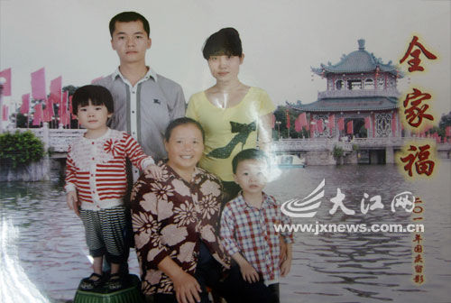 前夫賣兒 女子當乞丐睡橋洞尋兒23年終相逢