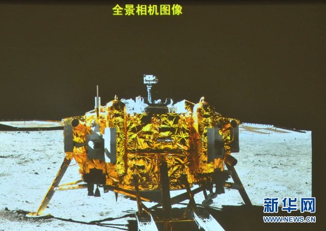 嫦娥成功與玉兔號月球車互拍 五星紅旗亮相月面