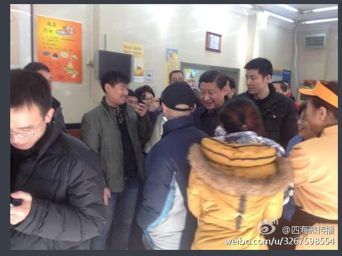 習大大排隊買包子自己買單端盤子