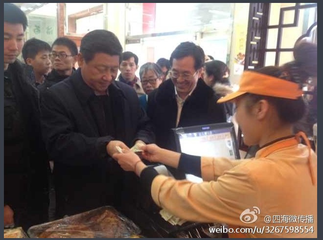 習大大排隊買包子自己買單端盤子