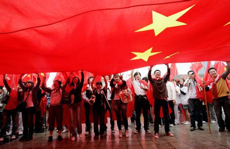 一位英雄模范，就是一部生動教材。必須下大力對珍稀的傳統教育資源進行搶救性挖掘，使之成為生動感人、有說服力的學習教材。