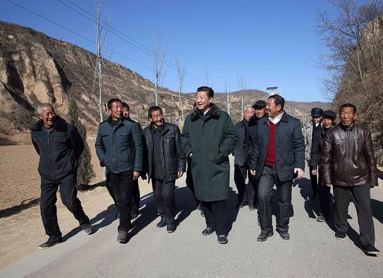 2016年2月6日，中共中央、國(guó)務(wù)院在北京人民大會(huì)堂舉行2016年春節(jié)團(tuán)拜會(huì)。黨和國(guó)家領(lǐng)導(dǎo)人習(xí)近平、李克強(qiáng)、張德江、俞正聲、劉云山、王岐山、張高麗等同首都各界人士歡聚一堂，共慶佳節(jié)。 新華社記者 龐興雷 攝